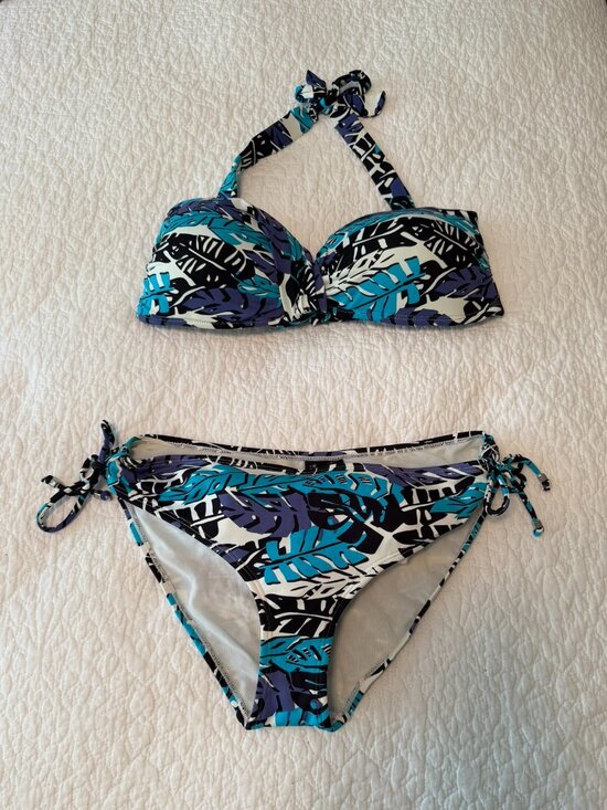 White House Black Market Other - White House Black Market Tropical Print Bikini Set – Size M /Convertible Bandeau